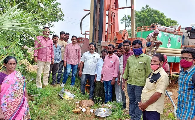 Irrigation Through YSR Jalakala Scheme - Sakshi