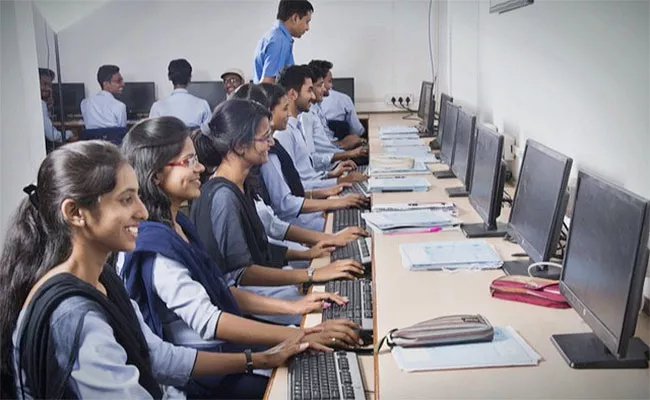 Engineering Fees Hike In Telangana Above 1 Lakh In 40 Colleges - Sakshi