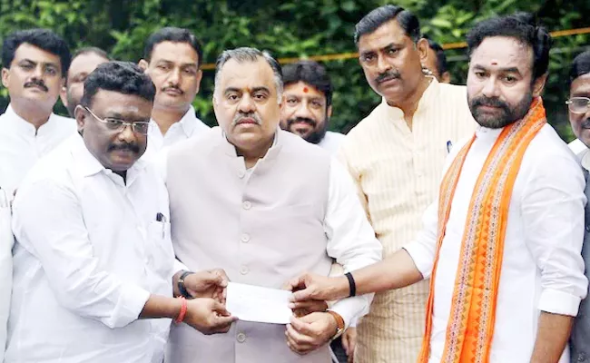 Telangana BJP Leader Dasoju Sravan joins TRS - Sakshi