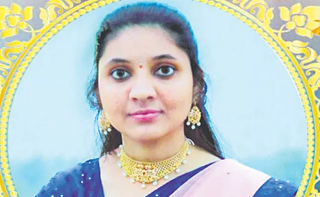 Degree Student Maina Commits Suicide in Jadcherla - Sakshi