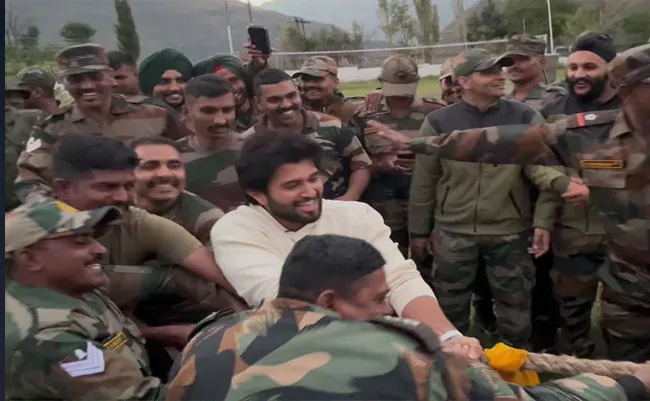 Vijay Deverakonda Celebrates With Jawans Diwali Special Video Out - Sakshi