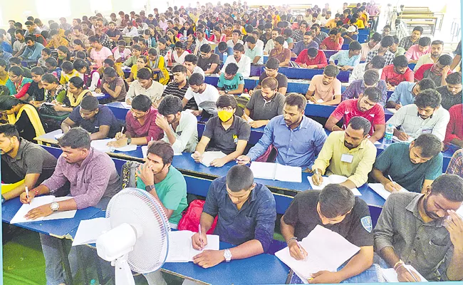 Free Coaching For SI Constable Physical And Mains Exams In Telangana - Sakshi