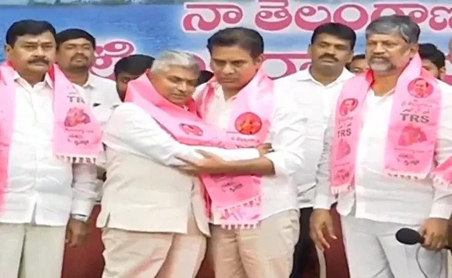 Former MP Rapolu Bhaskar Joined TRS Party In The Presence Of KTR - Sakshi