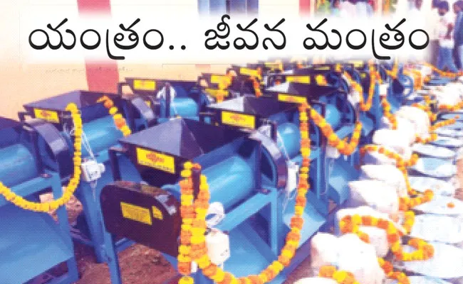 Annamayya District: Clay Mixer Rollers Reduce Burden For Terracotta Artisans - Sakshi