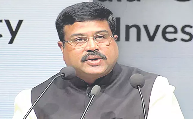 Union Minister Dharmendra Pradhan Slams On TRS Over Munugode By Poll 2022 - Sakshi