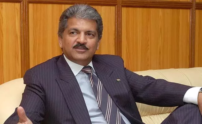 15 drawing ek sath world record video goes viral Anand Mahindra offers - Sakshi