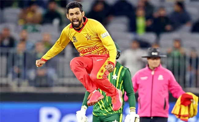 Sikandar Raza Bowling Becomes Turning Point ZIM Beat PAK By 1-Run - Sakshi