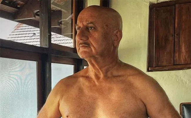 Anupam Kher Reveals Mom Dulari Kher Used to Beat Him with Bichu Buti - Sakshi