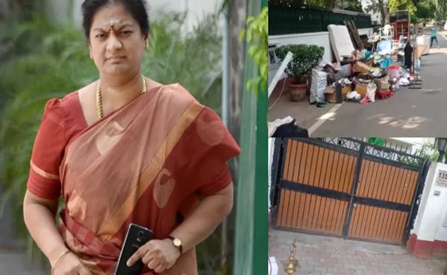 Officials vacate and seal Sasikala Pushpa Government Residence Delhi - Sakshi