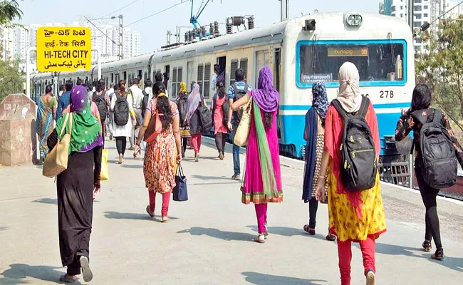 Poor Maintenance Hyderabad MMTS Trains Delay Know Reasons Behind - Sakshi