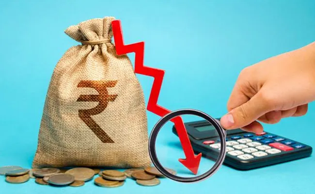 Rupee Free Fall Against Dollar Piles On Pressure On Indian Economy - Sakshi