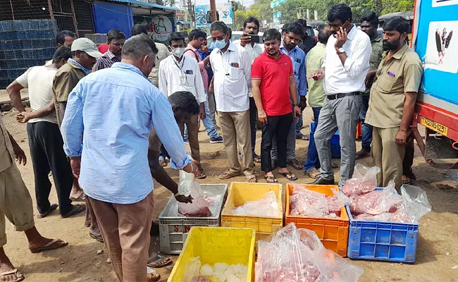 Health Officers Seize Rotten Meat in SPSR Nellore District - Sakshi