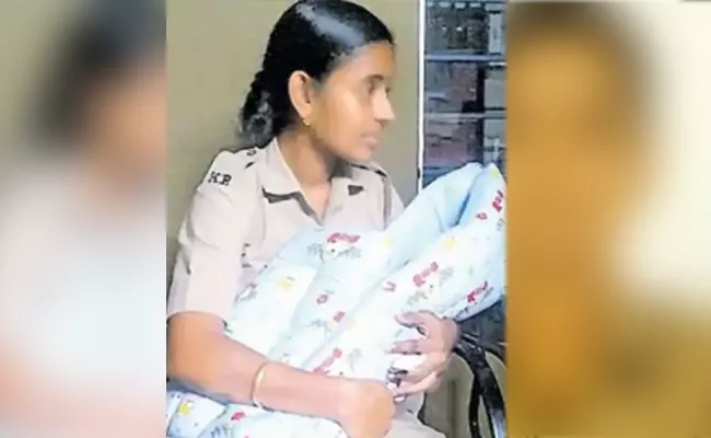 Kerala Police Woman Breastfeeds Infant Praised By Police Chief - Sakshi