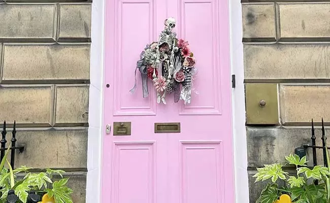 Scotland Woman Faces Rs 19 Lakh Fine After Painting Her Door Pink - Sakshi