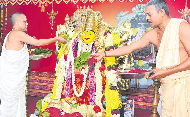 Bejawada Durgamma Darshan As Goddess Durga - Sakshi