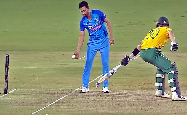 IND vs SA: Deepak Chahar hands Tristan Stubbs LIFELINE - Sakshi