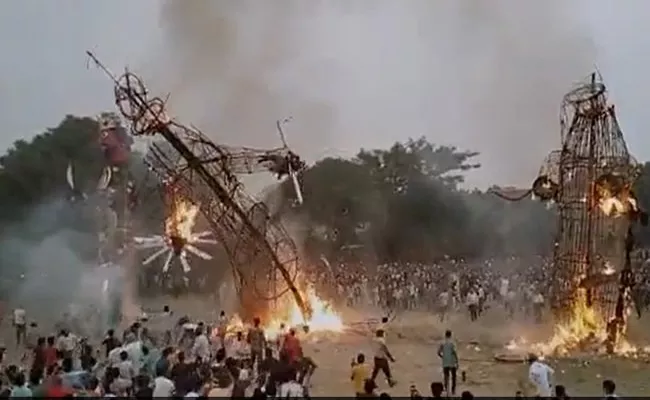 Viral Video:  Ravan Effigy Collapsed On Spectators At Haryana' - Sakshi