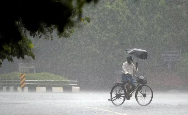 Heavy Rain Expected In Coastal Areas Of Andhra Pradesh - Sakshi