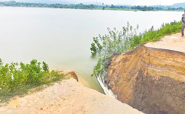 Weather Report: Heavy Rains Lashes Telangana - Sakshi