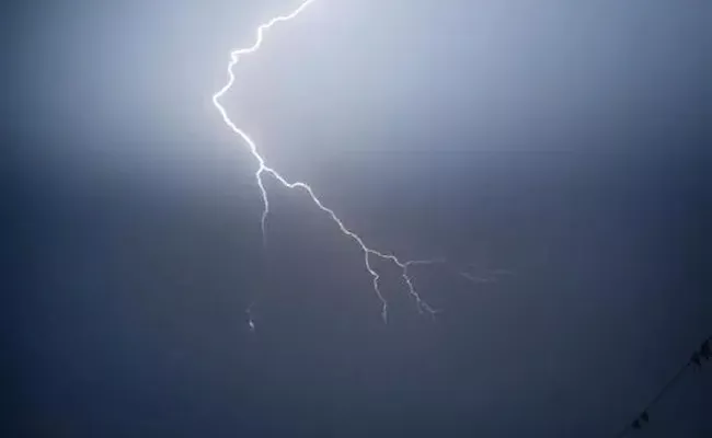 Three Dead As Lightning Strike Hits In Jangaon District - Sakshi