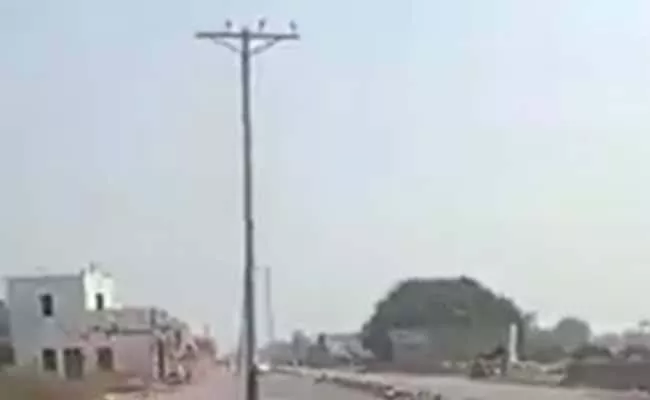 Viral Video: Electric Poles In Middle Of Road In Pakistan - Sakshi