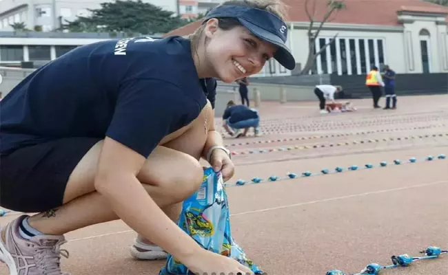 Guinness World Record With Line Of 1602 Lollipops At South Africa - Sakshi