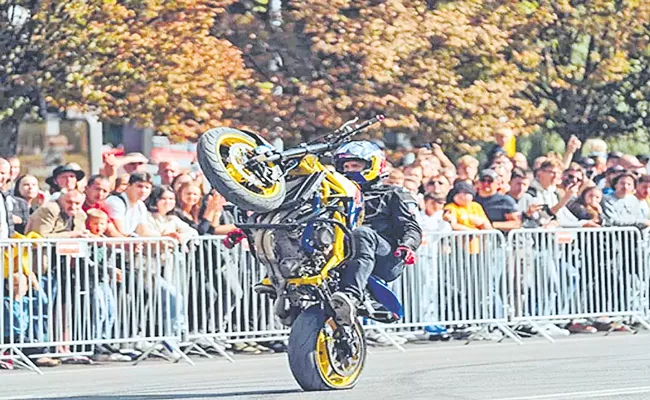 Stunt Rider Arun Giza From Lithuania Set New Guinness Record - Sakshi