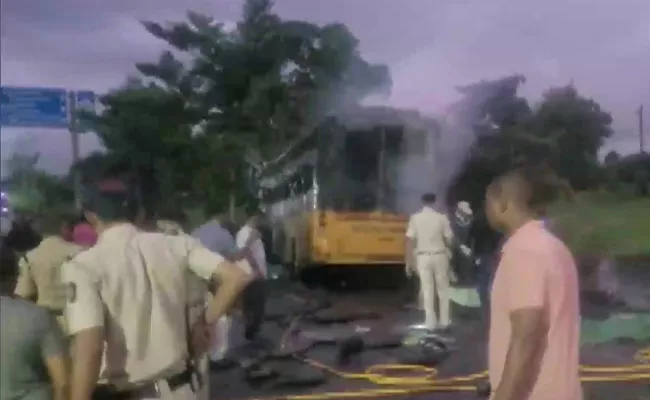 Maharashtra Nashik Bus Caught Fire Several People Feared Dead - Sakshi