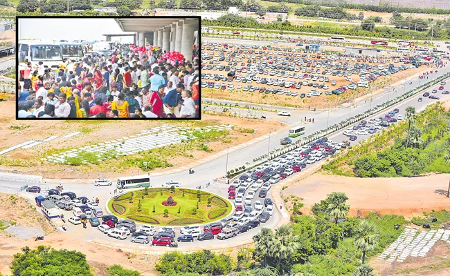 Yadadri Sri Lakshmi Narasimha Swamy Temple Huge Devotees Crowd - Sakshi