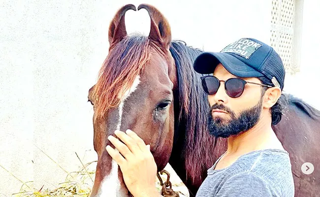 Ravindra Jadeja Poses With His "Crush" In Hilarious Insta Post - Sakshi