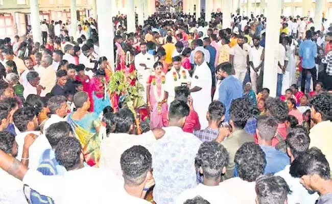 Tamil Nadu: Mass Weddings In Thiruvanthipuram Temple Premises - Sakshi