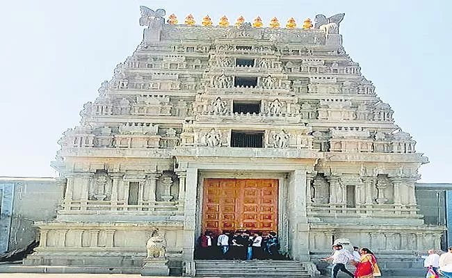 Break Darshan Start In Yadadri Temple - Sakshi