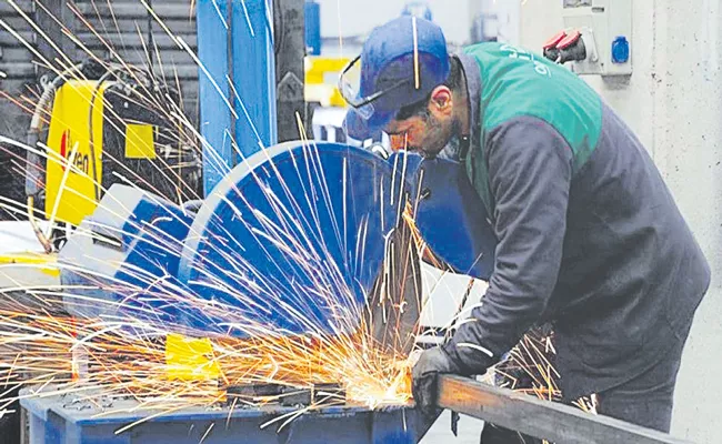 Industrial production grows 3. 1percent in September - Sakshi