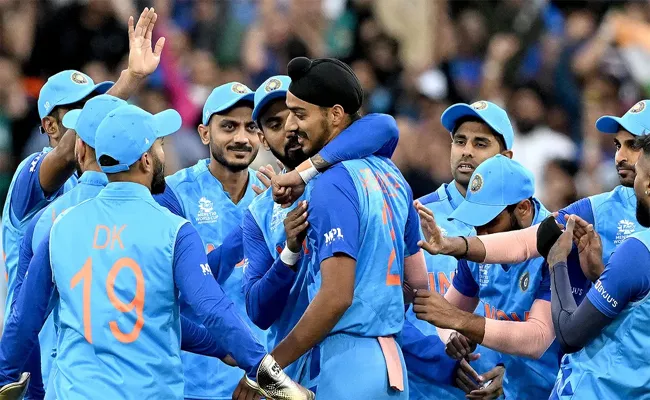 Fans Demand To Make Six Changes In T20 WC 2022 Team India - Sakshi