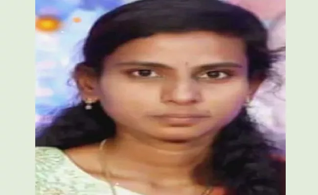 Lady lecturer loses money to online fraud commits suicide in Karnataka - Sakshi