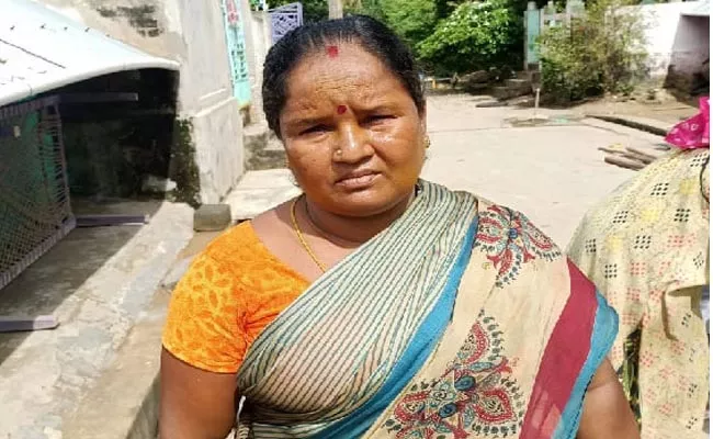 Husband Commits Suicide After Killing His Wife In Srikakulam District - Sakshi