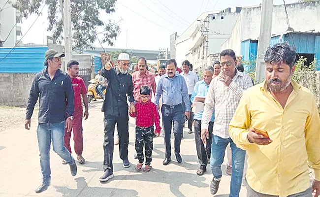 Children Day Little Boy From Hyderabad Asks KTR For Municipal Water - Sakshi