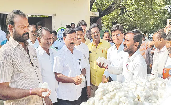 Cotton Price In Jammikunta Cotton Market - Sakshi