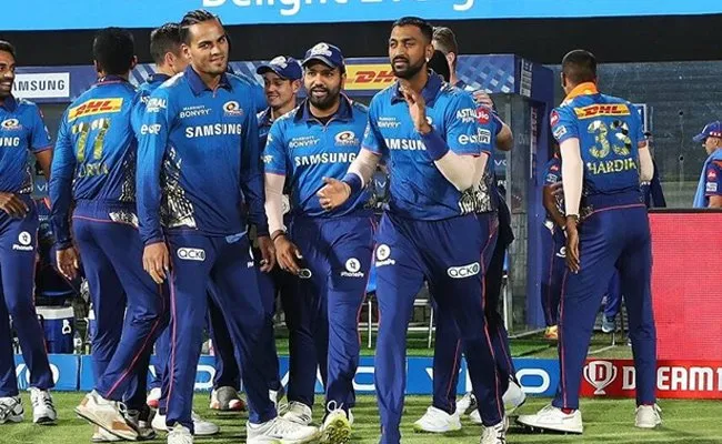 Mumbai Indians retained Players, released players - Sakshi