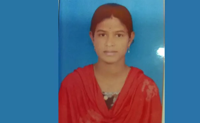 Woman Killed Her Two Children And Committed Suicide - Sakshi