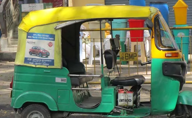 Bengaluru woman forgot AirPods auto driver did next impressed netizens - Sakshi