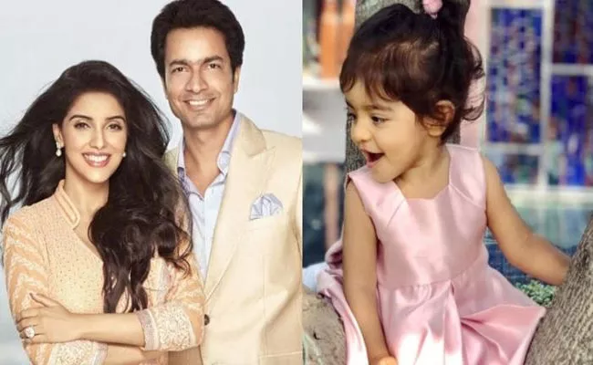 Asin Shares Pics Of Daugher Arin Applying Makeup To Her Father - Sakshi