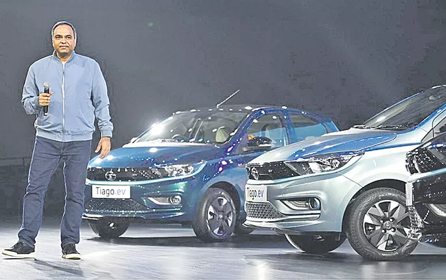 Passenger vehicle sales could hit over 38 lakh units in 2023 - Sakshi