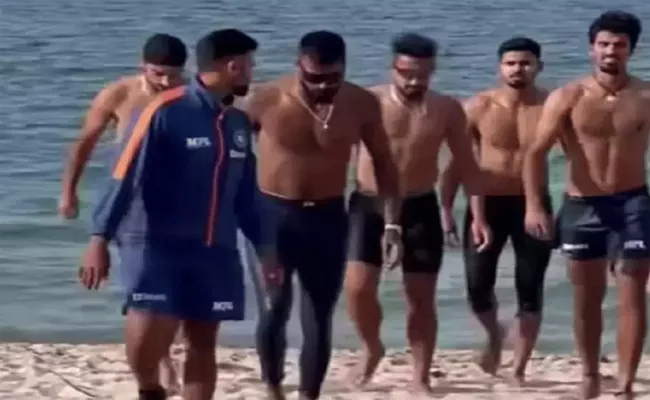 Team India Cricketers Flaunt Abs On Beach In Wellington Ahead Of 1st T20 Vs NZ - Sakshi