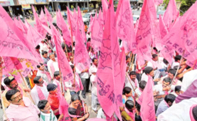 TRS MLAs Know The Mood Of Field Level Cadre With Munugode By-Polls - Sakshi