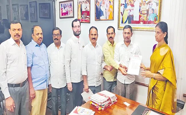 Government Teachers Association Meet Minister Sabitha Indra Reddy - Sakshi