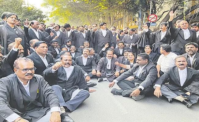 Advocates Protest Transfer Of Telangana High Court Judge To Patna - Sakshi