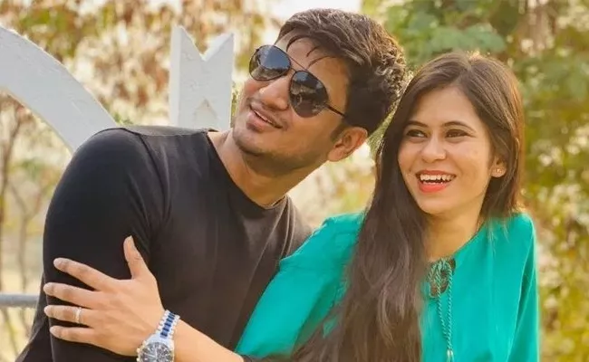 Nikhil Siddharth Shuts Down Divorce Rumours Shares Pic With Wife Pallavi - Sakshi