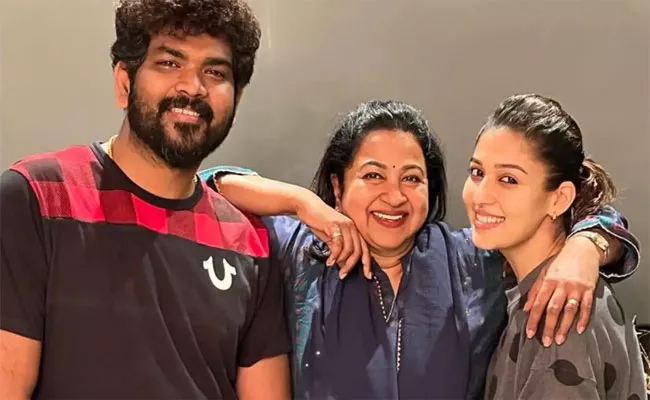 Radhika Sarathkumar Meets Nayanthara And Vignesh Twin Babies - Sakshi