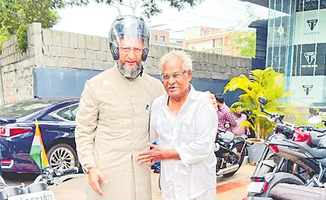 Asaduddin Owaisi Meets His Fan While Bike Ride in Banjara Hills - Sakshi